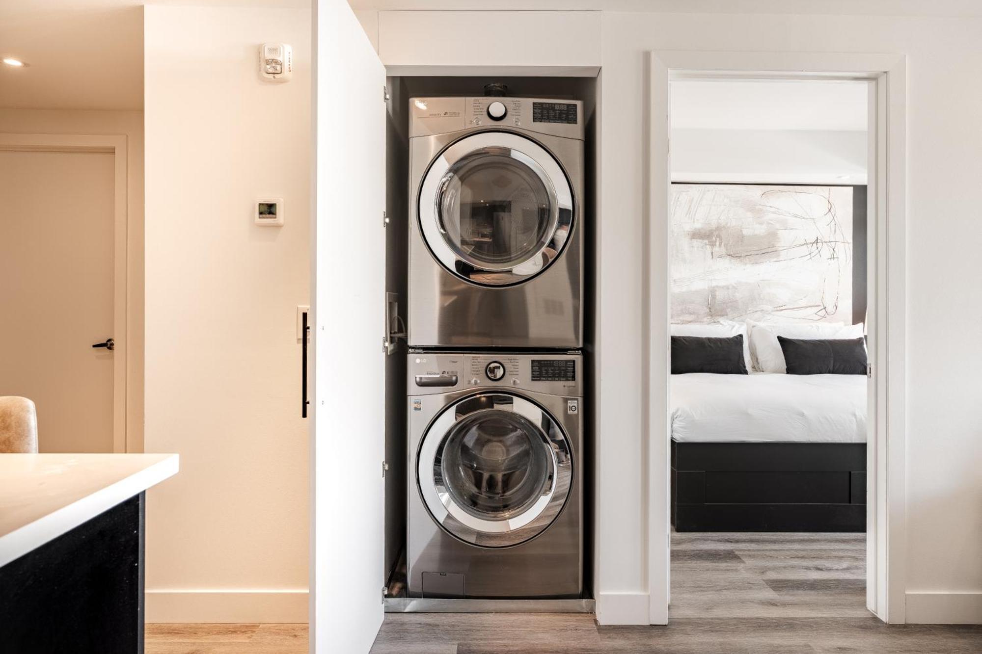 Westview Luxury Suites Ottawa Buitenkant foto