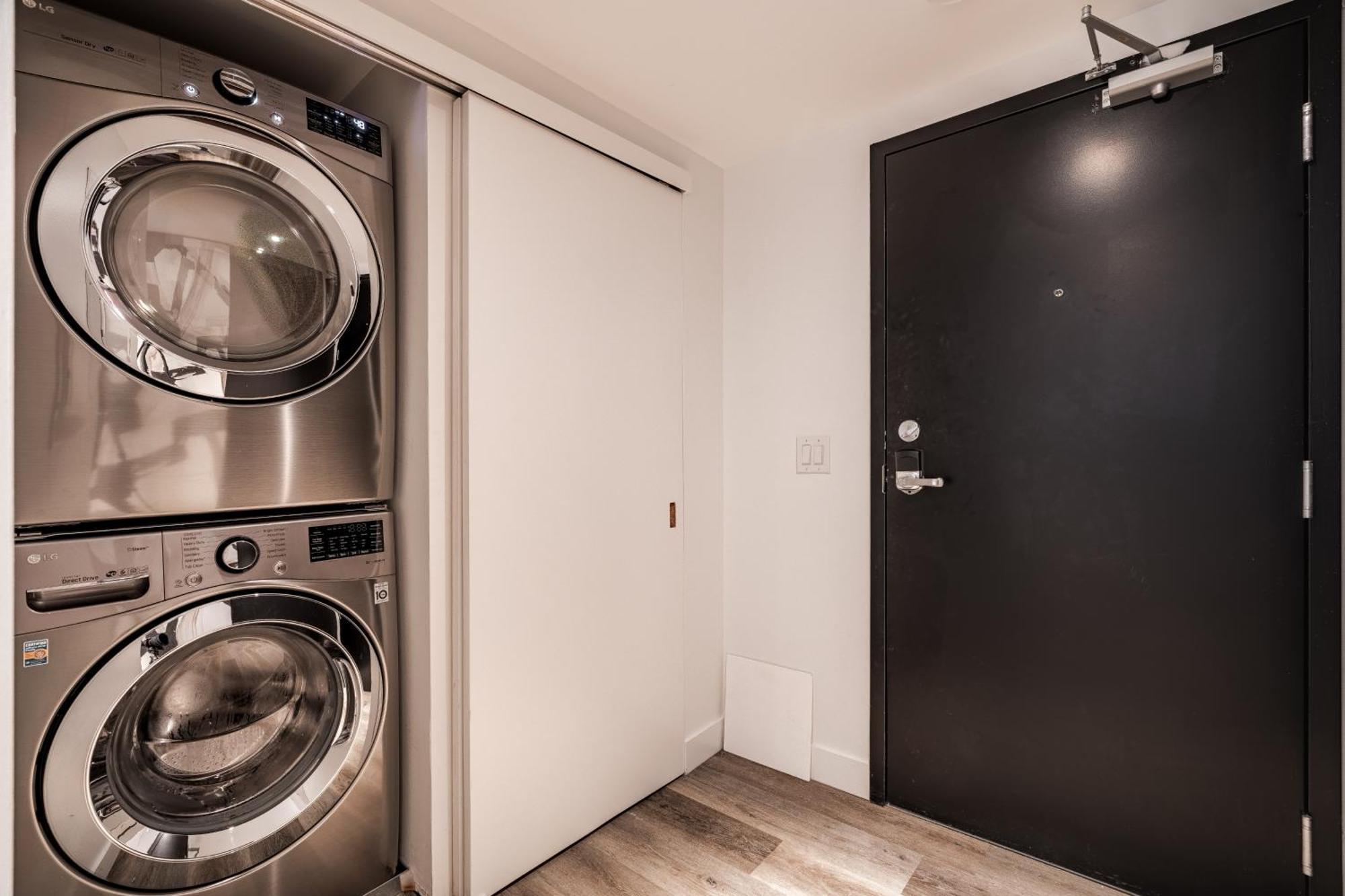 Westview Luxury Suites Ottawa Buitenkant foto