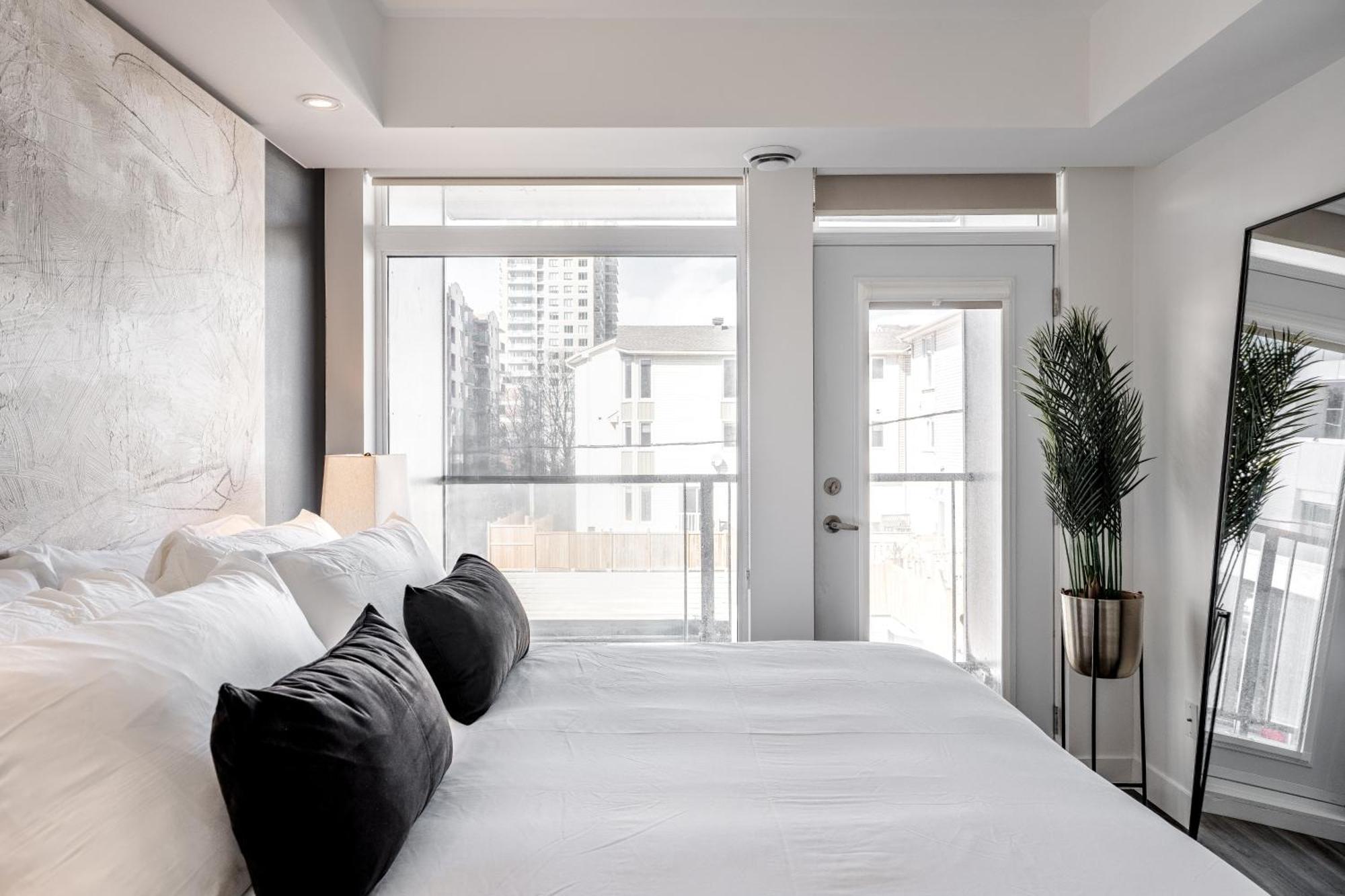 Westview Luxury Suites Ottawa Buitenkant foto