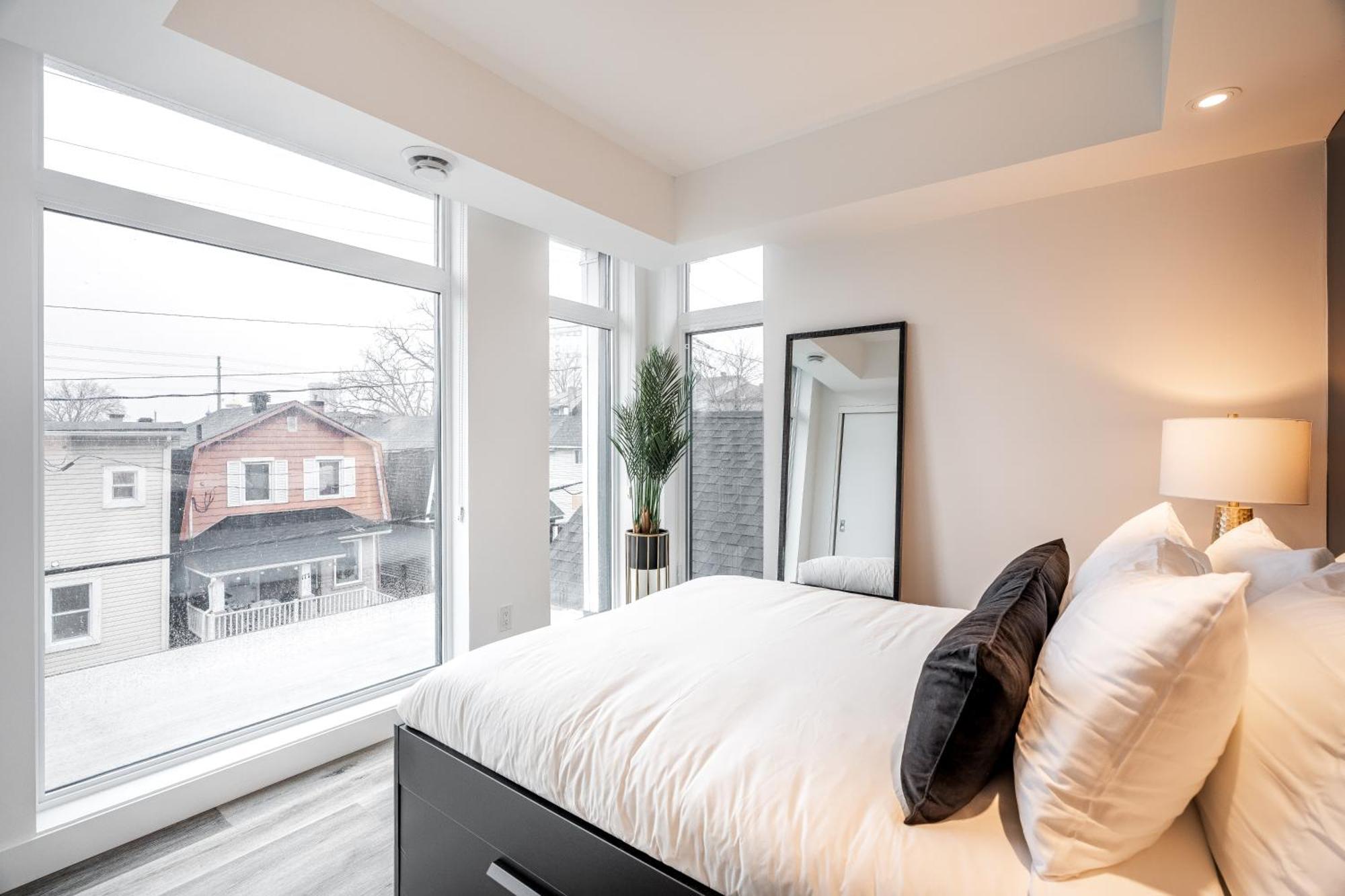 Westview Luxury Suites Ottawa Buitenkant foto